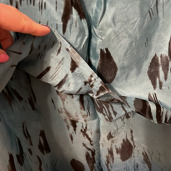 CAbi # 142 Serene blue black ombré silk tiered sleeveless blouse, size medium - Picture 4 of 7